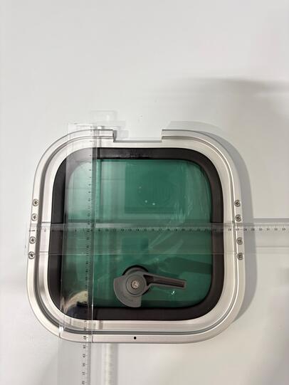 gornji okvir od aluminija i pleksiglasa + ručica