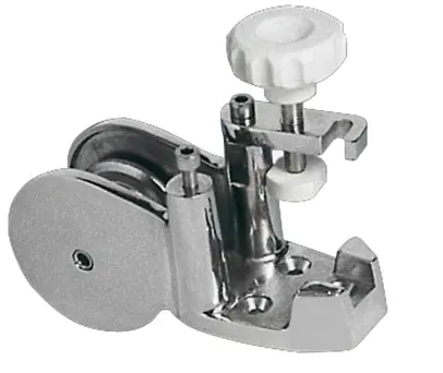 Pramčana vodilica sa sistemom za blokiranje sidra